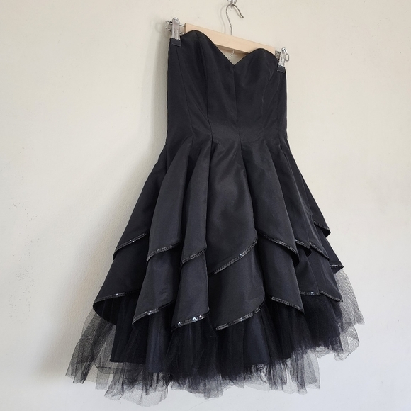 Black Swan Strapless Sweetheart Neckline Layered Tulle Special Event Dress 3/4 - Picture 5 of 8